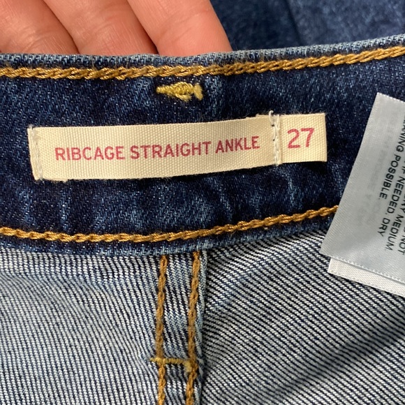 Levi's® highest high rise yet. The Ribcage Jean—with its soaring 12-inch rise,27 - Picture 5 of 10